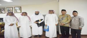 عميد معهد تعليم اللغة العربية يزور السفارة السعودية في إندونيسيا